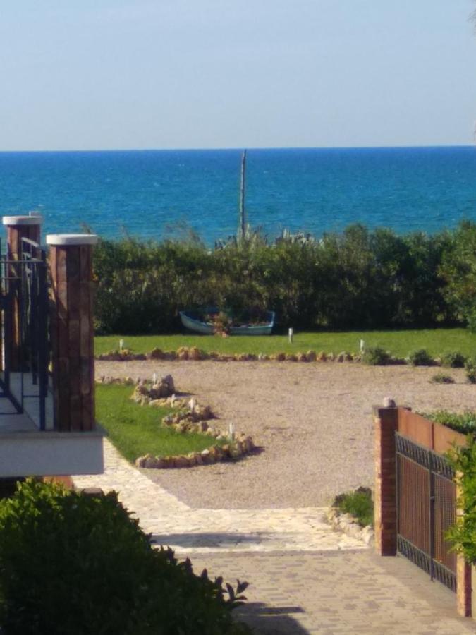 Вилла Mansarda Camelie Via Dei Normanni, 45 Кампофеличе-ди-Роччелла Экстерьер фото