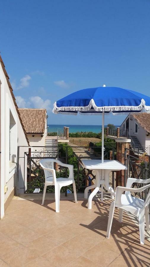 Вилла Mansarda Camelie Via Dei Normanni, 45 Кампофеличе-ди-Роччелла Экстерьер фото