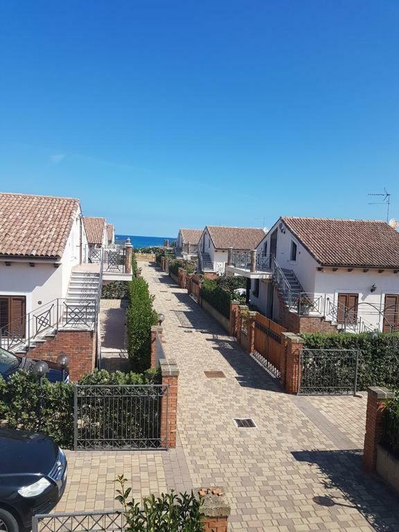Вилла Mansarda Camelie Via Dei Normanni, 45 Кампофеличе-ди-Роччелла Экстерьер фото