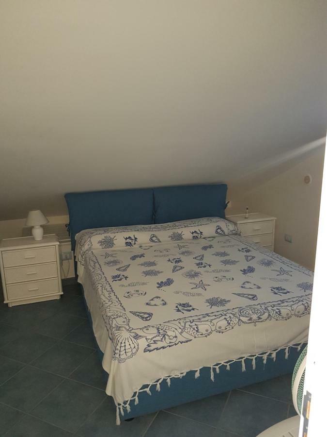 Вилла Mansarda Camelie Via Dei Normanni, 45 Кампофеличе-ди-Роччелла Экстерьер фото