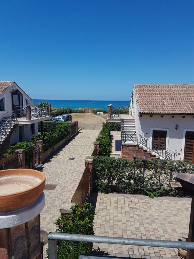 Вилла Mansarda Camelie Via Dei Normanni, 45 Кампофеличе-ди-Роччелла Экстерьер фото