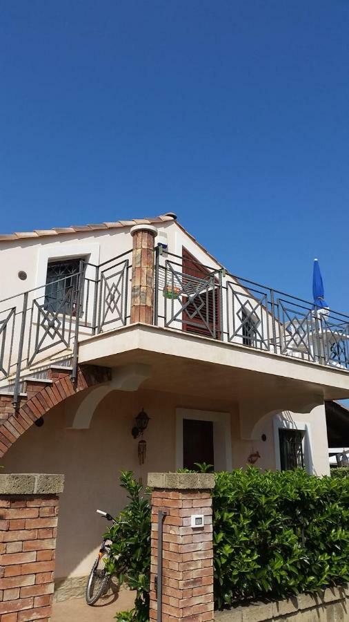Вилла Mansarda Camelie Via Dei Normanni, 45 Кампофеличе-ди-Роччелла Экстерьер фото
